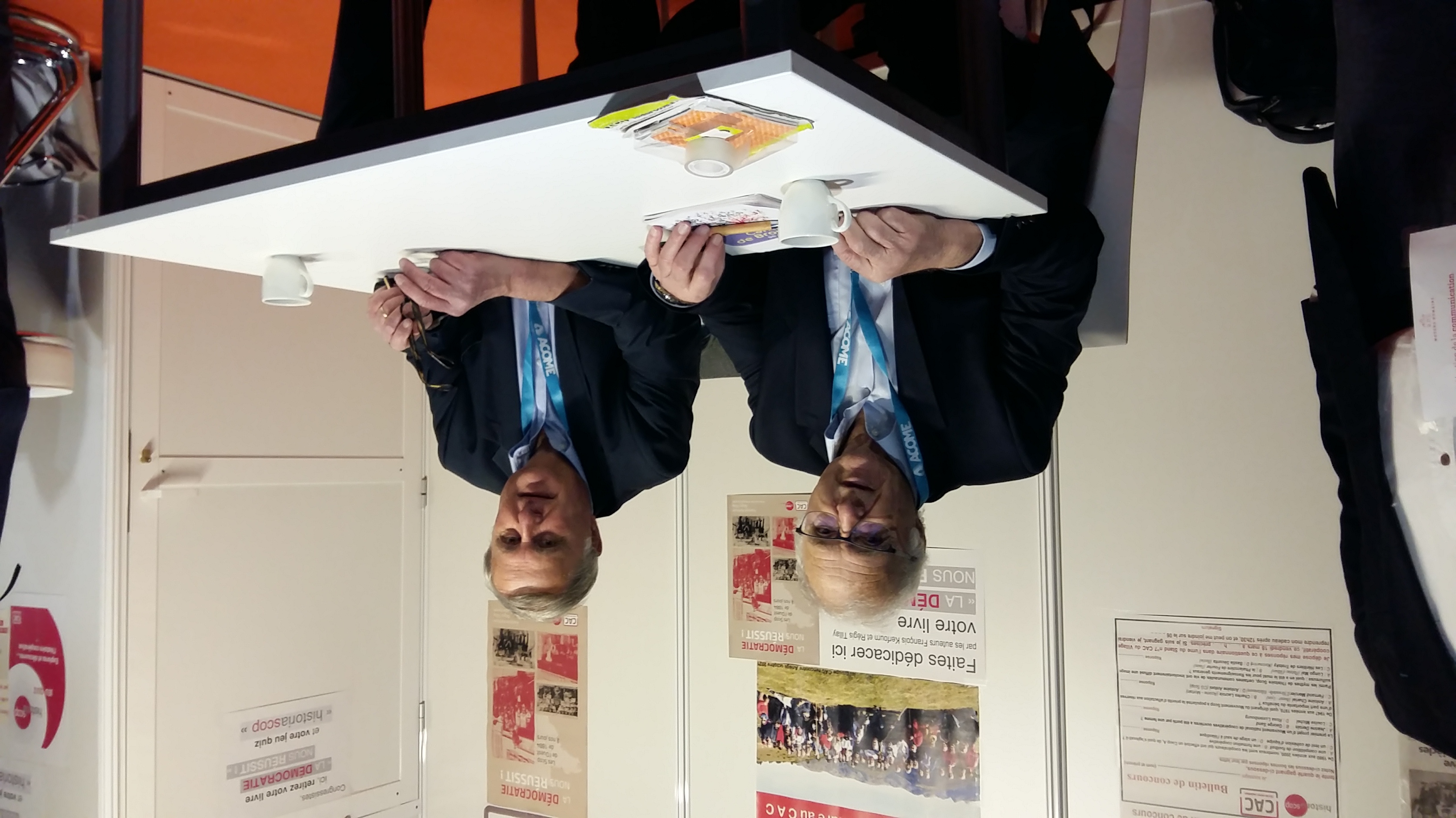 François Kerfourn et Régis Tillay, en place pour les séances de dédicaces